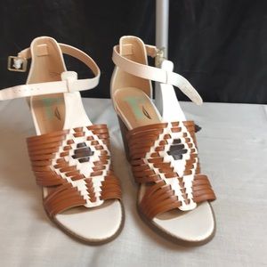 NWOT plume shoes size 11